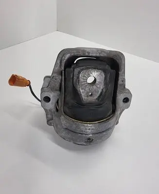 Audi A4 S4 B7 8E 8H Engine mount bracket 19861001