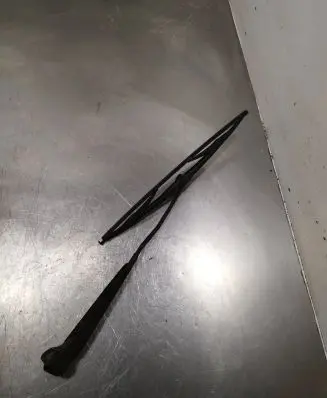 Suzuki Grand Vitara I Rear wiper blade arm