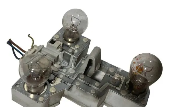 BMW 3 E46 Tail light bulb cover holder 6928382