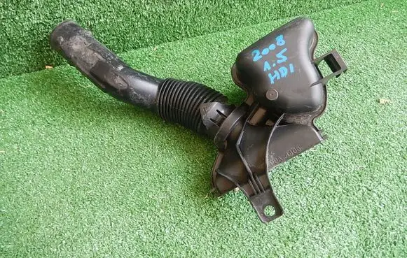 Peugeot 2008 II Intake resonator 