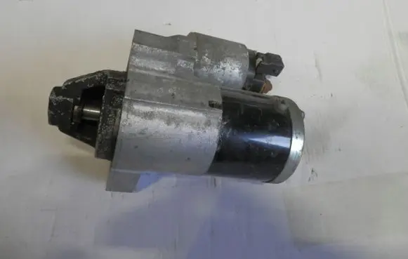 Peugeot 207 Starter motor V755001780
