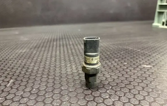 BMW 3 E36 Air conditioning (A/C) pressure sensor 64538362055