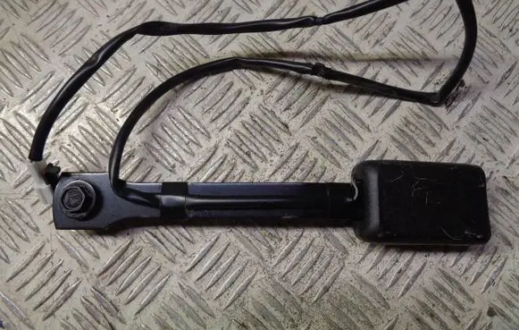 Nissan Pulsar Front seatbelt buckle 