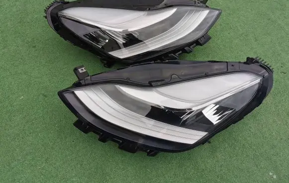 Tesla Model 3 Headlight/headlamp 1077376-00-C