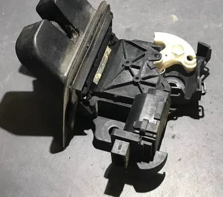 Tailgate/trunk/boot lock/catch/latch