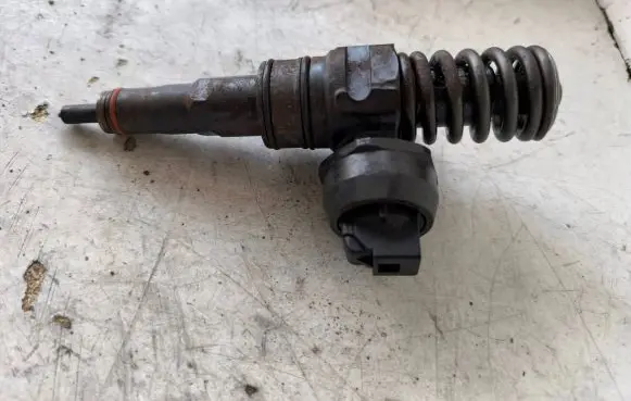 Volkswagen Multivan T5 Fuel injector 0414720210 07Z130073F PDB024