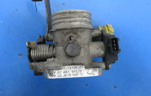 Renault Megane I Throttle body valve 