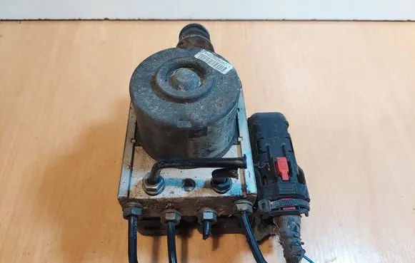 Volkswagen Golf V ABS Pump 1K0907379N 10.0970-0313.3 1K0614117F