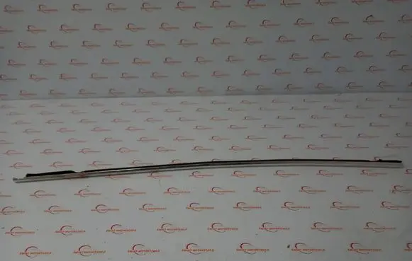 Volkswagen Touareg I Front door windshield rail 