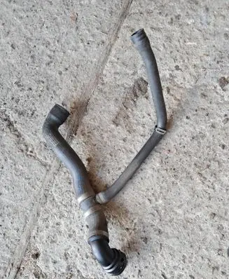 Mercedes-Benz SL R230 Engine coolant pipe/hose A2305011982