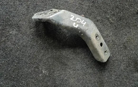 Mercedes-Benz C W204 Front bumper mounting bracket A2046200185