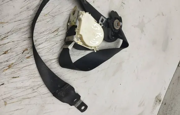 BMW X3 E83 Front seatbelt 