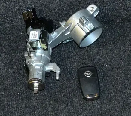 Opel Insignia A Ignition lock 13243376