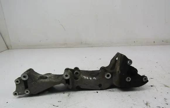 Skoda Octavia Mk2 (1Z) Generator/alternator bracket 06A903143P
