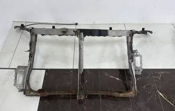 Radiator support slam panel bracket