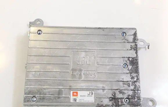 Toyota RAV 4 (XA40) Sound amplifier 8628042050