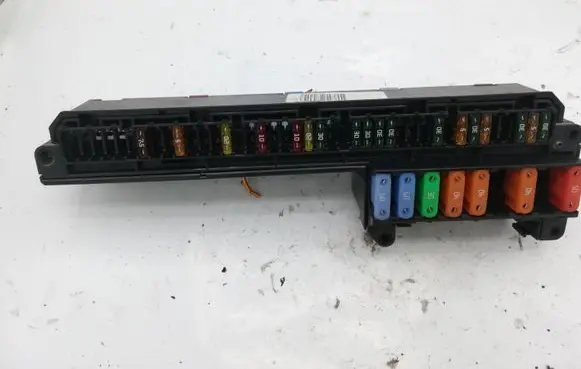 BMW 5 E60 E61 Fuse module 6114695733001 6957330