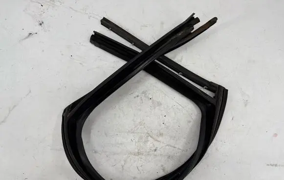 Volkswagen PASSAT B6 Other sill/pillar trim element 1693032