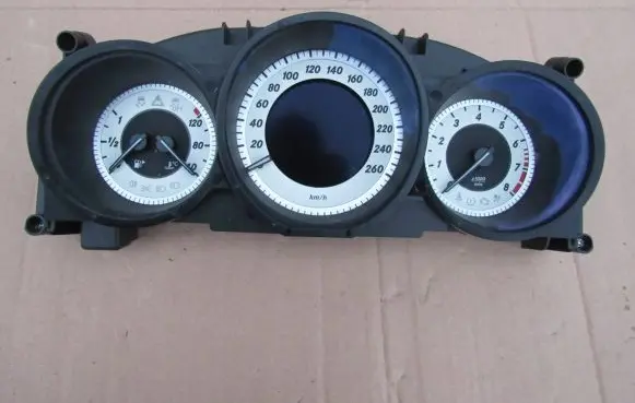Mercedes-Benz CLS C218 X218 Speedometer (instrument cluster) A2189006704 A2189015800