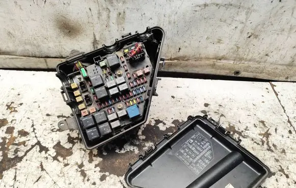 Cadillac CTS Fuse box set 25706726