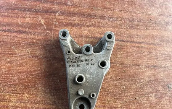 Volkswagen Polo Engine mounting bracket 6Q0199185M