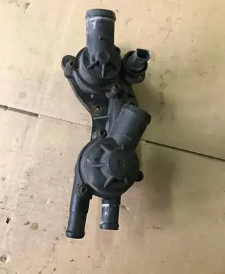 Volkswagen PASSAT B6 Engine coolant pipe/hose 03C121121C