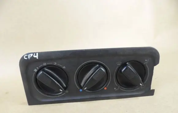 Volkswagen Golf III Climate control unit 1H0819045A 1H0820045