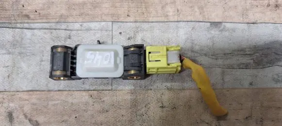 Mitsubishi Colt Airbag deployment crash/impact sensor A4545400117 PMR587419 T30457230713