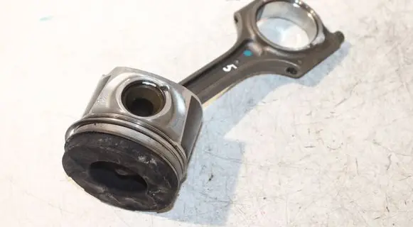 Volvo V70 Piston with connecting rod 81L123