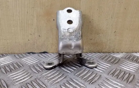Opel Antara Front door upper hinge