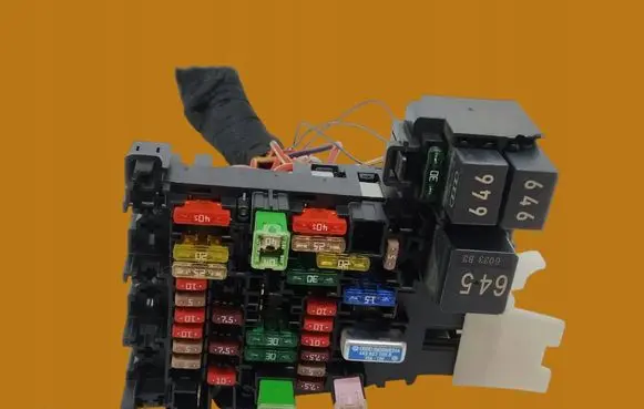 Volkswagen PASSAT B8 Fuse box set 5Q0937615C