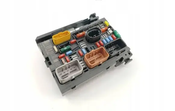 Peugeot 308 Fuse module 9664706280