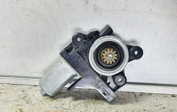 Volvo V70 Front door window regulator motor 970713101 1174077B 071219