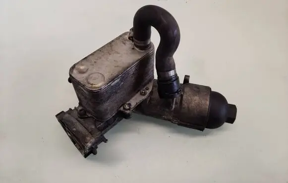 BMW 5 E60 E61 Oil filter mounting bracket 7788453 47028