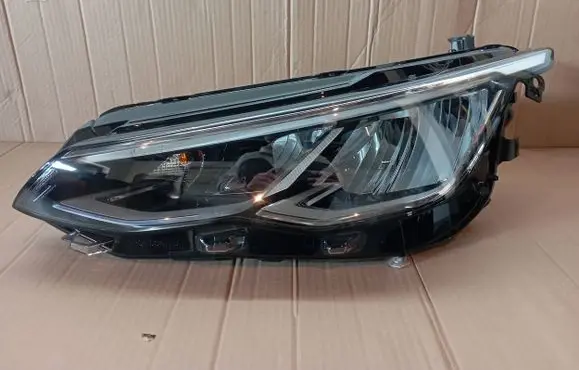 Volkswagen Golf VIII Headlight/headlamp 5H1941005