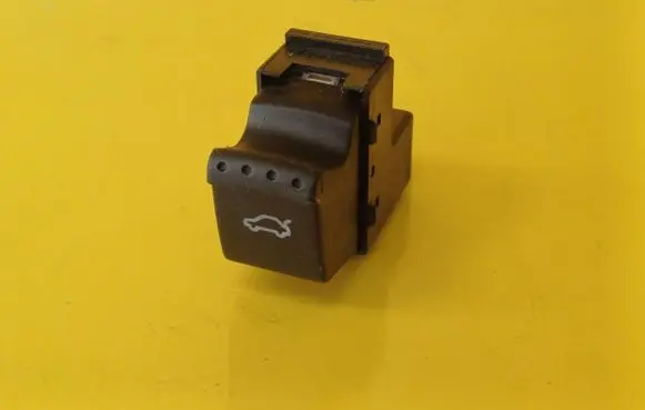 Tailgate opening switch