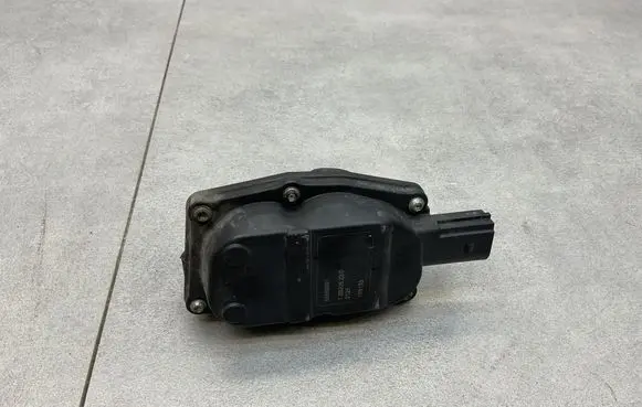 Opel Mokka X Intake manifold valve actuator/motor 55569991