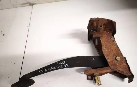 KIA Clarus Brake pedal 