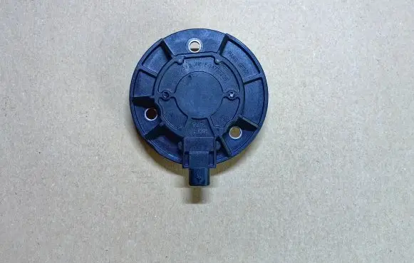 Volkswagen Tiguan Valve oil control 06L109259A