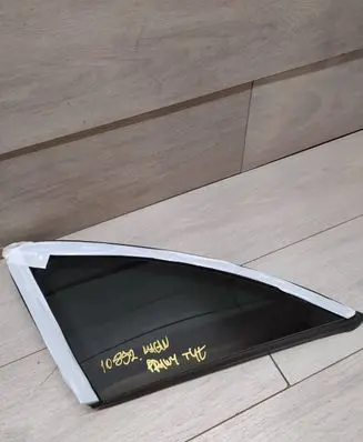 Porsche Macan (95B) Rear side window 95B845298