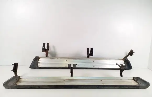Nissan NP300 Sill
