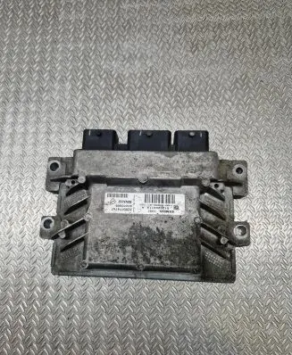 Renault Twingo II Engine control unit/module 8200774747 S120200113A 8200700695