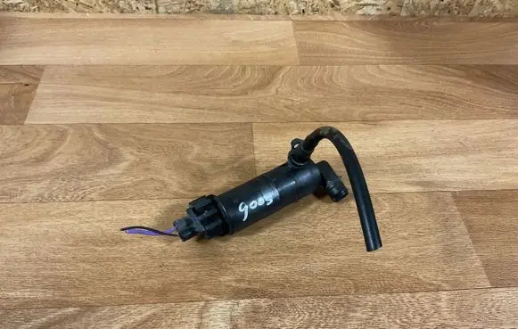 Saab 9-3 Ver2 Headlight washer pump 90508709