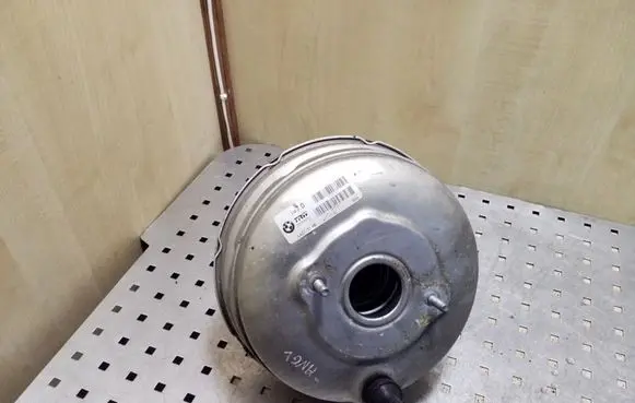 BMW X3 E83 Brake booster 293403547061