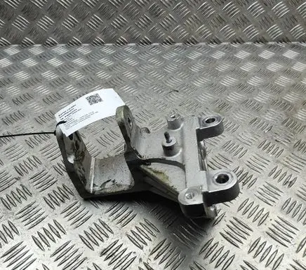 Genesis GV70 Engine mounting bracket