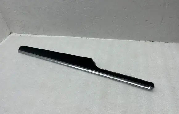 Porsche Macan (95B) Front door trim bar 95B867410D