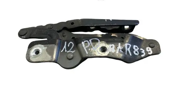 Engine bonnet/hood hinges