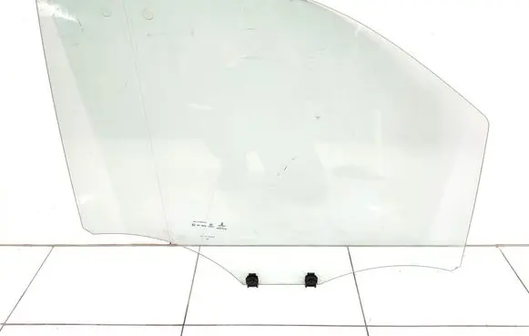 Opel Vivaro Front door window glass four-door