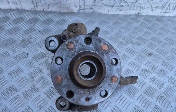 Volkswagen Golf VII Front wheel hub