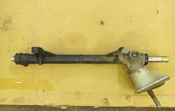 Renault Clio III Steering rack 8200124408b 8200124408
